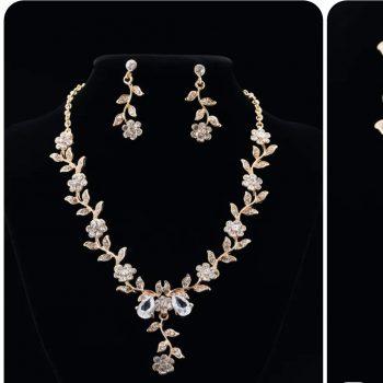 Комплект колье и серьги с кристаллами бижутерия. Комплект колье и серьги с кристаллами бижутерия.