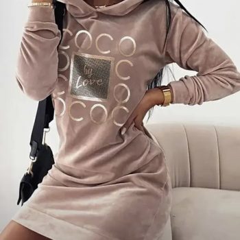 Платье с капюшоном и принтом